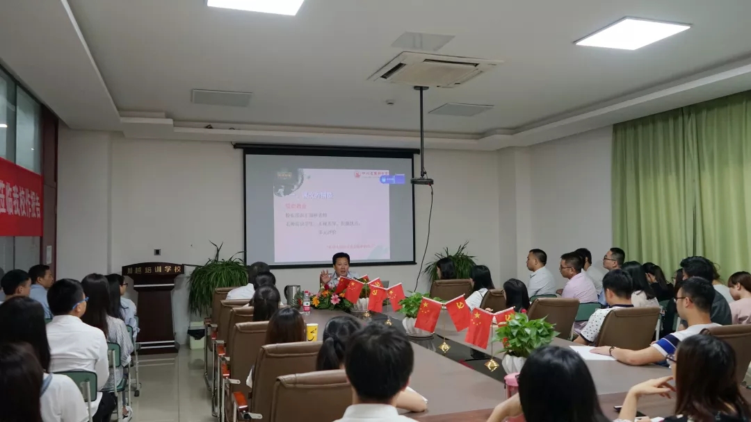 簡陽中學(xué)校長來了|課堂改革：有進(jìn)步的孩子就是最棒的孩子！