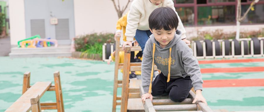 “宅家”一個(gè)月，近視一百度？學(xué)習(xí)網(wǎng)課時(shí)如何科學(xué)護(hù)眼、防控近視，官方專家宣講團(tuán)來(lái)支招啦！